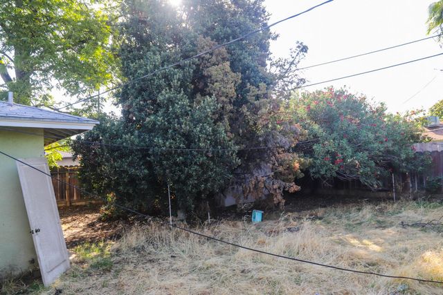 3442 E Weldon Avenue, Fresno, CA 93703