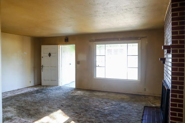 3442 E Weldon Avenue, Fresno, CA 93703