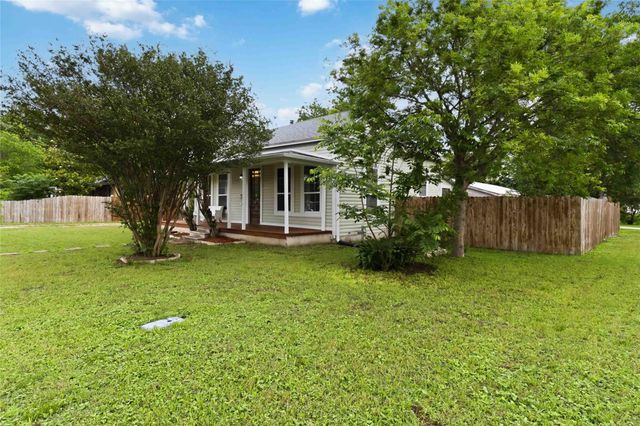 1201 Farm ST, Bastrop, TX 78602