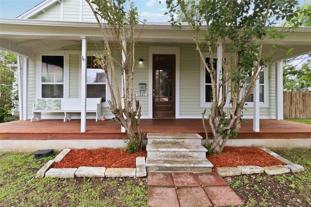 1201 Farm ST, Bastrop, TX 78602