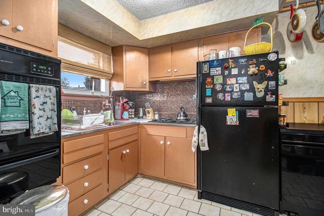 811 LAWLER ST, Philadelphia, PA 19116