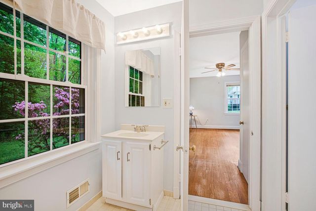42 SHERWOOD RD, Cockeysville, MD 21030