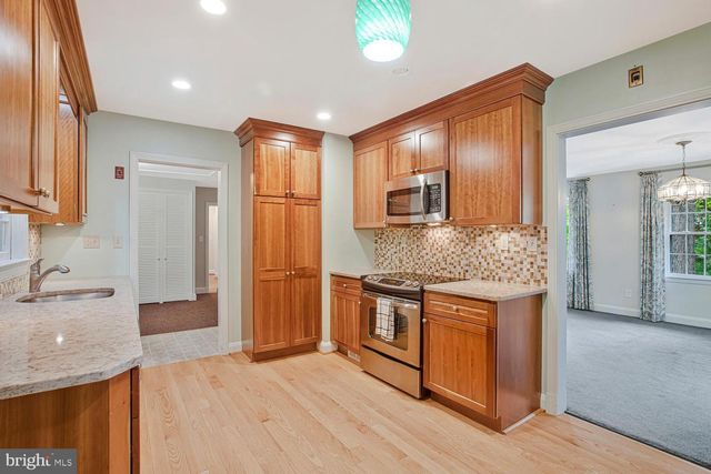 42 SHERWOOD RD, Cockeysville, MD 21030