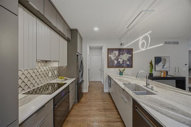 21617 W 97 Terrace, Lenexa, KS 66220