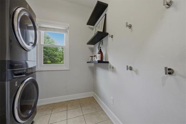 21617 W 97 Terrace, Lenexa, KS 66220