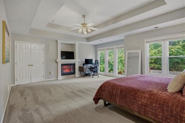21617 W 97 Terrace, Lenexa, KS 66220