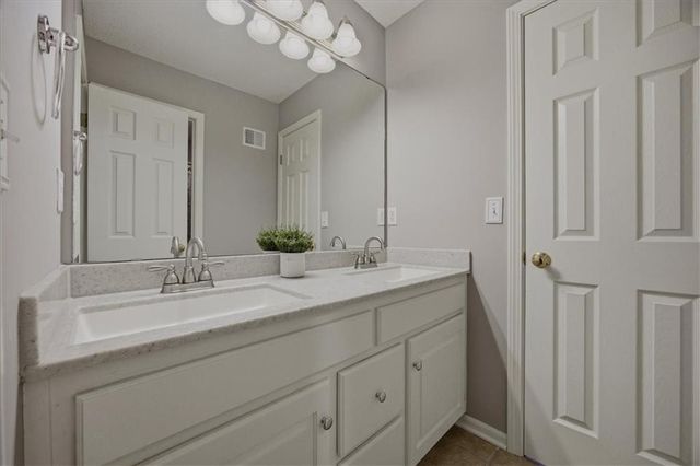 21617 W 97 Terrace, Lenexa, KS 66220