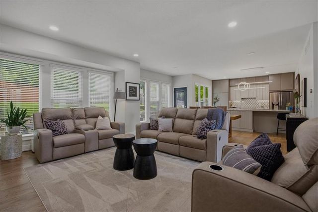 21617 W 97 Terrace, Lenexa, KS 66220