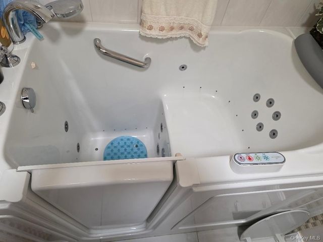 504 Gotham Court N, Saint James, NY 11780