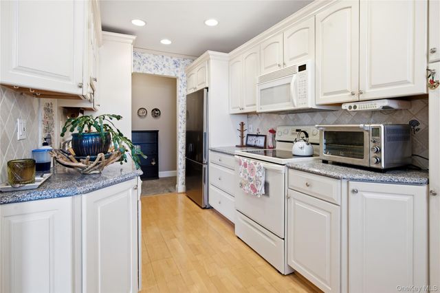 504 Gotham Court N, Saint James, NY 11780