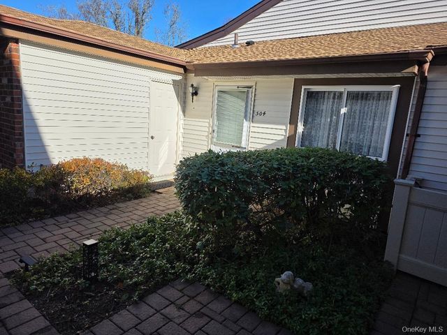 504 Gotham Court N, Saint James, NY 11780