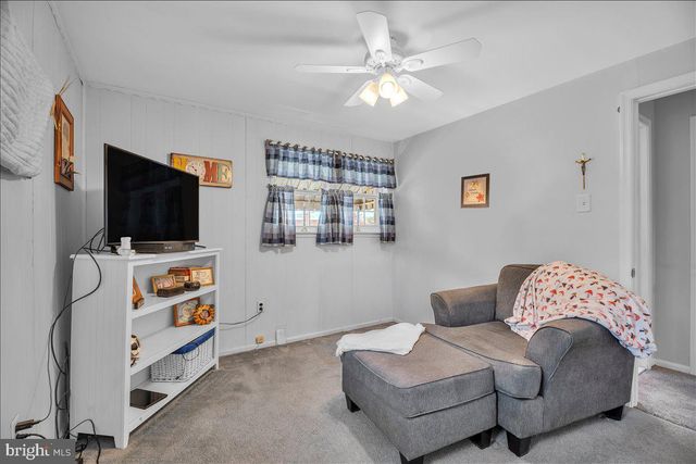 137 MEADOW LN, Philadelphia, PA 19154