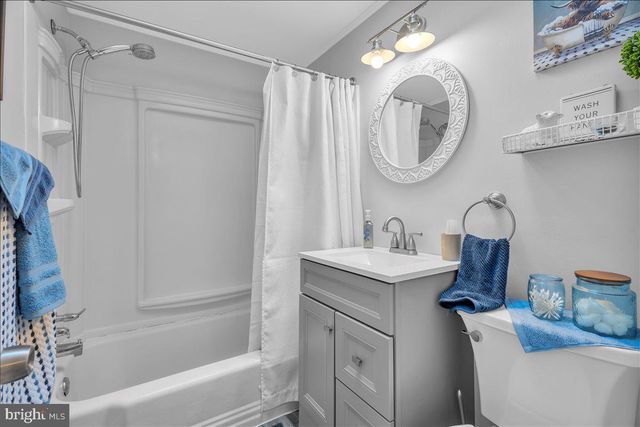 137 MEADOW LN, Philadelphia, PA 19154