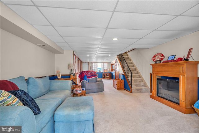 137 MEADOW LN, Philadelphia, PA 19154