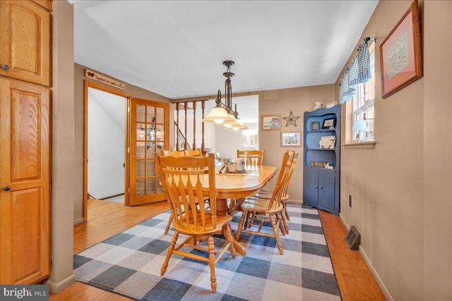 137 MEADOW LN, Philadelphia, PA 19154