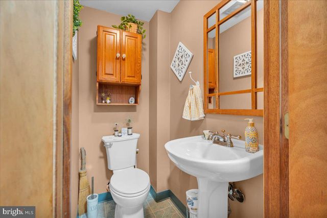 137 MEADOW LN, Philadelphia, PA 19154