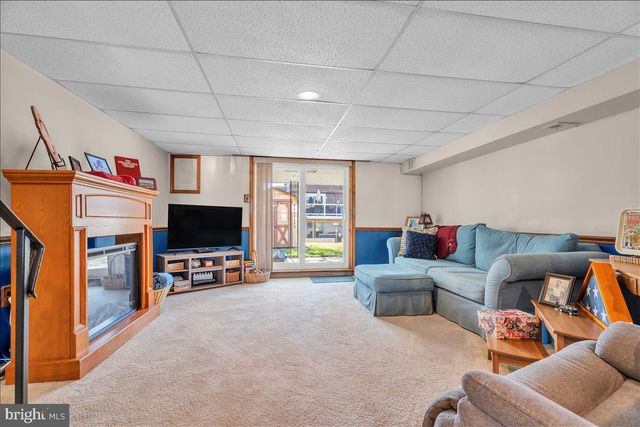 137 MEADOW LN, Philadelphia, PA 19154