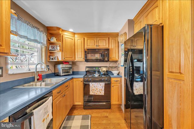 137 MEADOW LN, Philadelphia, PA 19154