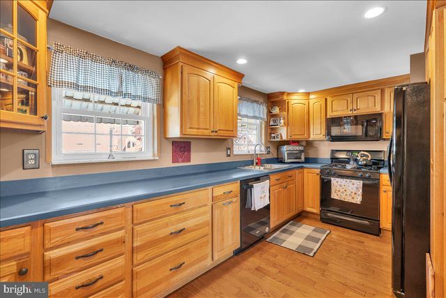 137 MEADOW LN, Philadelphia, PA 19154