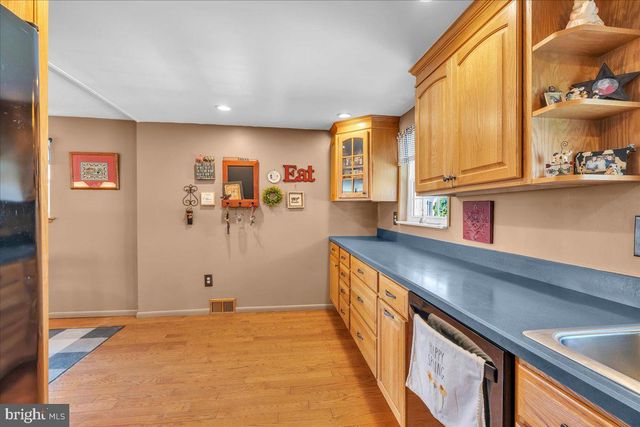 137 MEADOW LN, Philadelphia, PA 19154