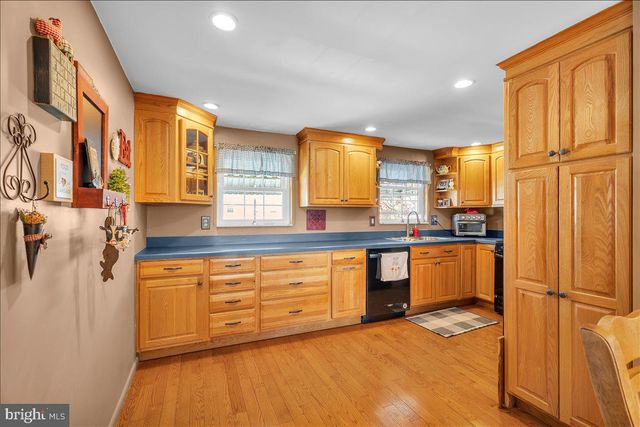 137 MEADOW LN, Philadelphia, PA 19154