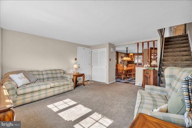 137 MEADOW LN, Philadelphia, PA 19154