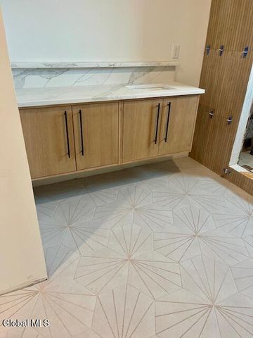 1390 9P, Saratoga Springs, NY 12866