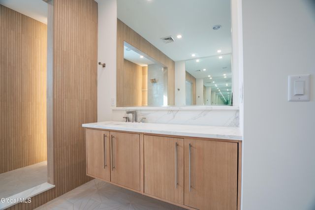 1390 9P, Saratoga Springs, NY 12866