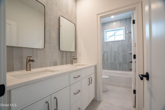 1390 9P, Saratoga Springs, NY 12866