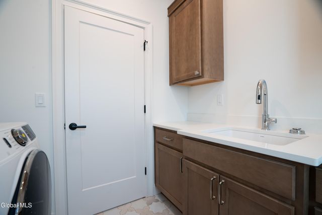 1390 9P, Saratoga Springs, NY 12866