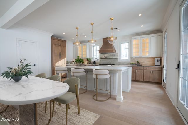 1390 9P, Saratoga Springs, NY 12866