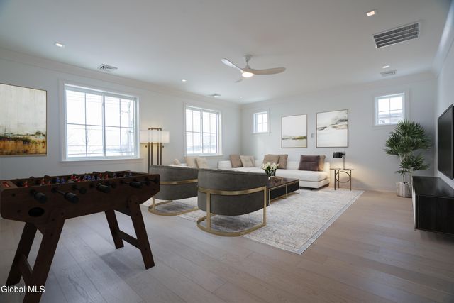 1390 9P, Saratoga Springs, NY 12866