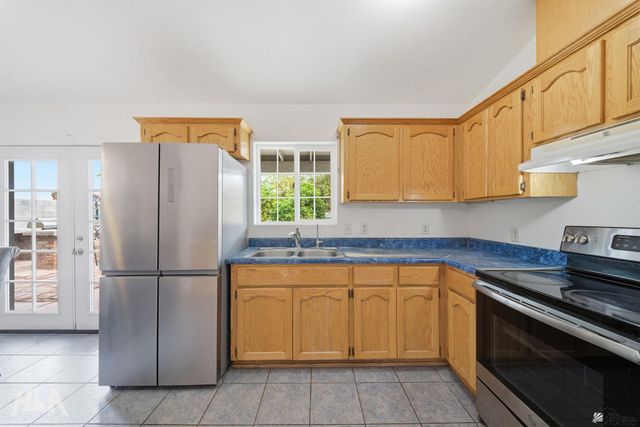 698 S Columbia Ave, Somerton, AZ 85350