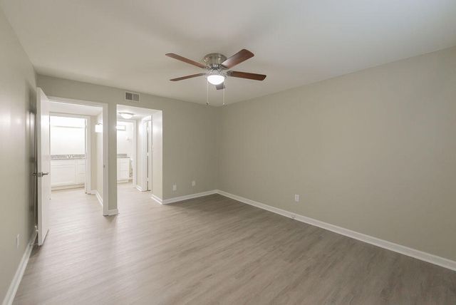 1080 Armstrong Mill Road A, Lexington, KY 40517