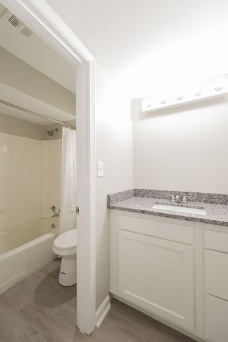 1080 Armstrong Mill Road A, Lexington, KY 40517