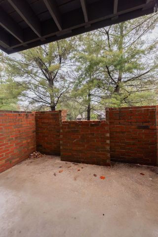 1080 Armstrong Mill Road A, Lexington, KY 40517