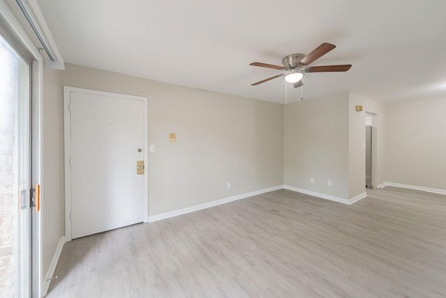 1080 Armstrong Mill Road A, Lexington, KY 40517