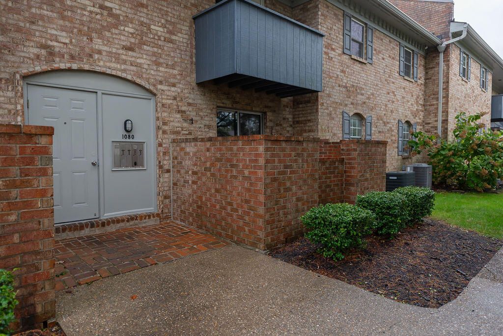 1080 Armstrong Mill Road A, Lexington, KY 40517