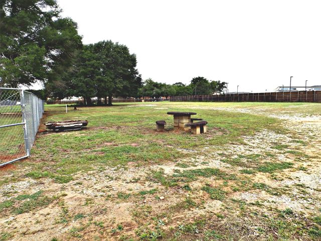 6003 N 256 Loop, Palestine, TX 75801