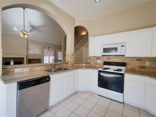 802 Portsmouth Drive, Pearland, TX 77584