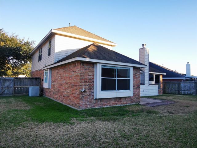 802 Portsmouth Drive, Pearland, TX 77584