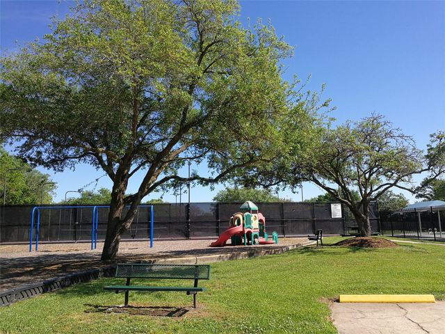 802 Portsmouth Drive, Pearland, TX 77584