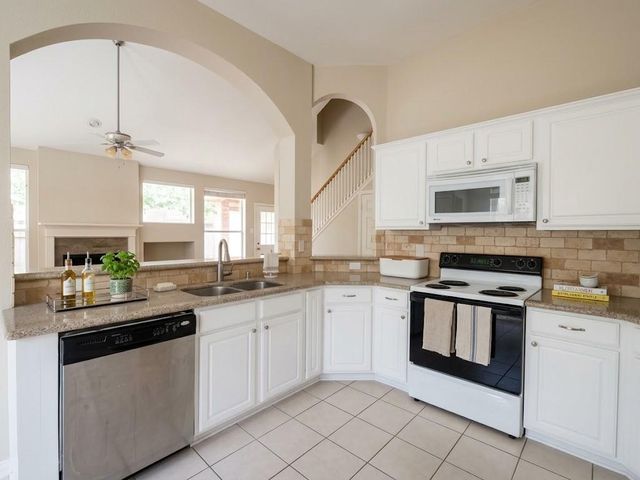 802 Portsmouth Drive, Pearland, TX 77584