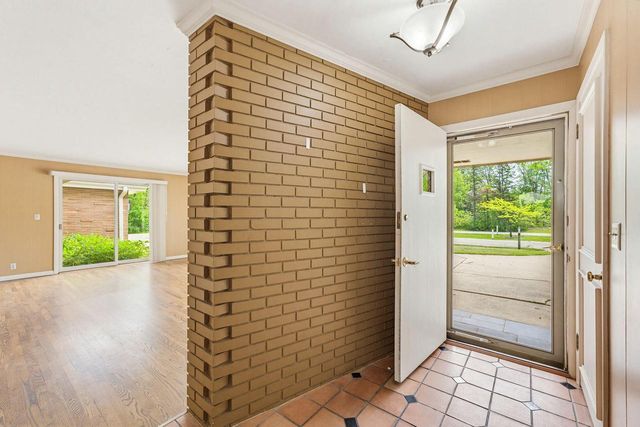 6757 N Santa Monica BOULEVARD, Fox Point, WI 53217