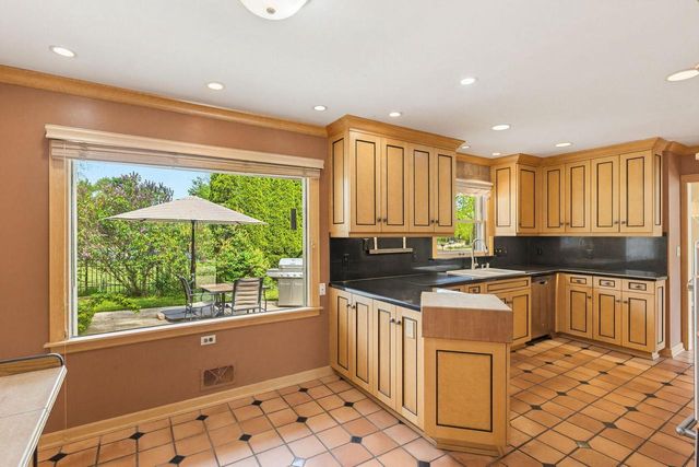 6757 N Santa Monica BOULEVARD, Fox Point, WI 53217