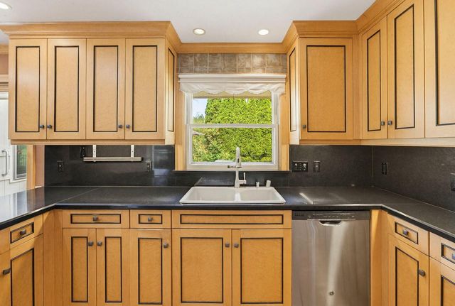 6757 N Santa Monica BOULEVARD, Fox Point, WI 53217