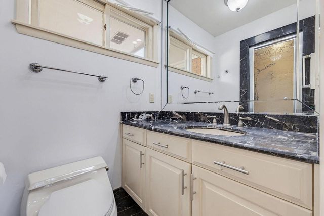 6757 N Santa Monica BOULEVARD, Fox Point, WI 53217