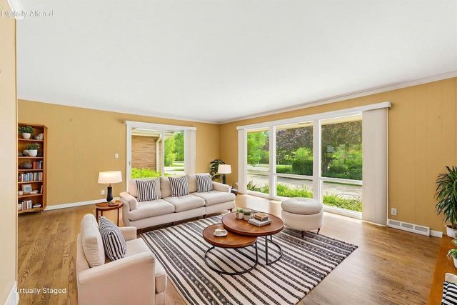 6757 N Santa Monica BOULEVARD, Fox Point, WI 53217