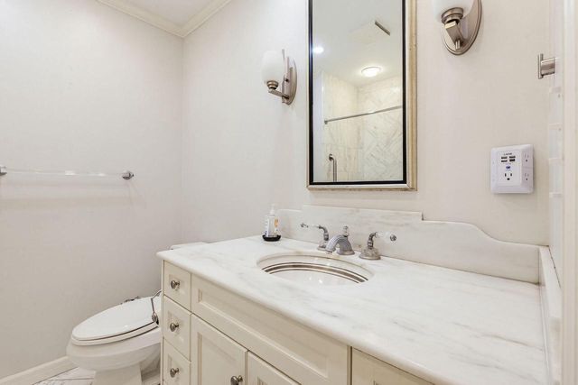 6757 N Santa Monica BOULEVARD, Fox Point, WI 53217