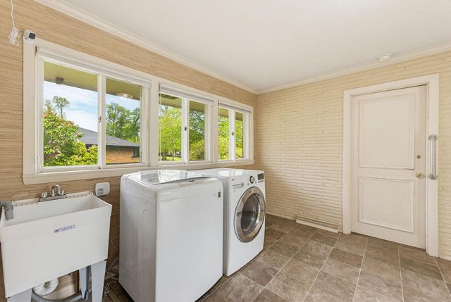 6757 N Santa Monica BOULEVARD, Fox Point, WI 53217